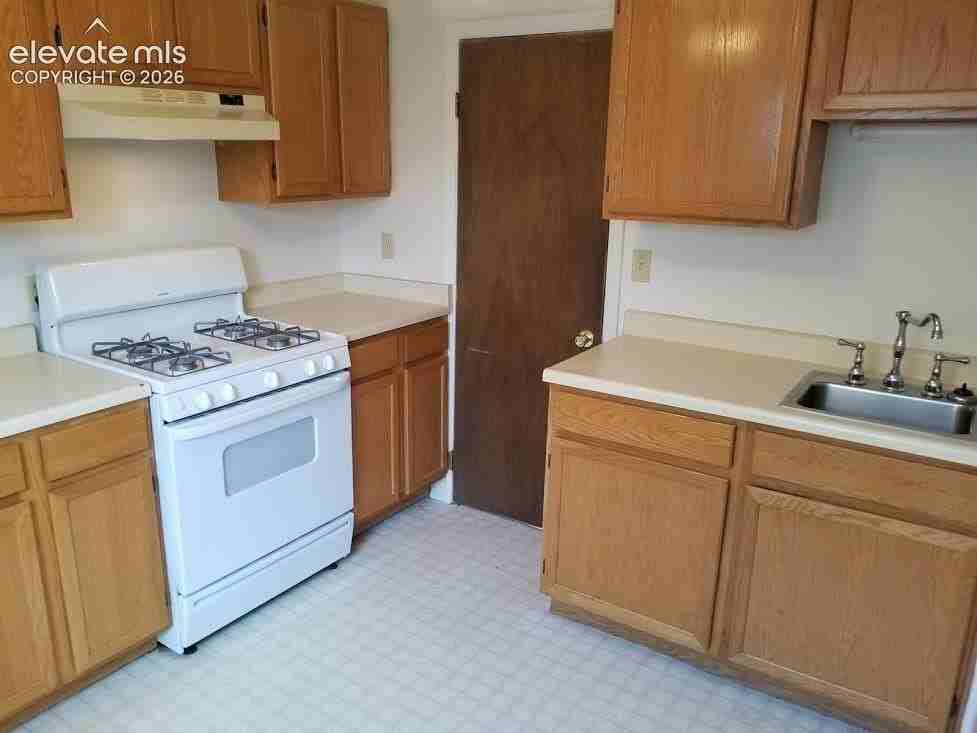 3176 W Pikes Peak Ave - Photo 5 of 9