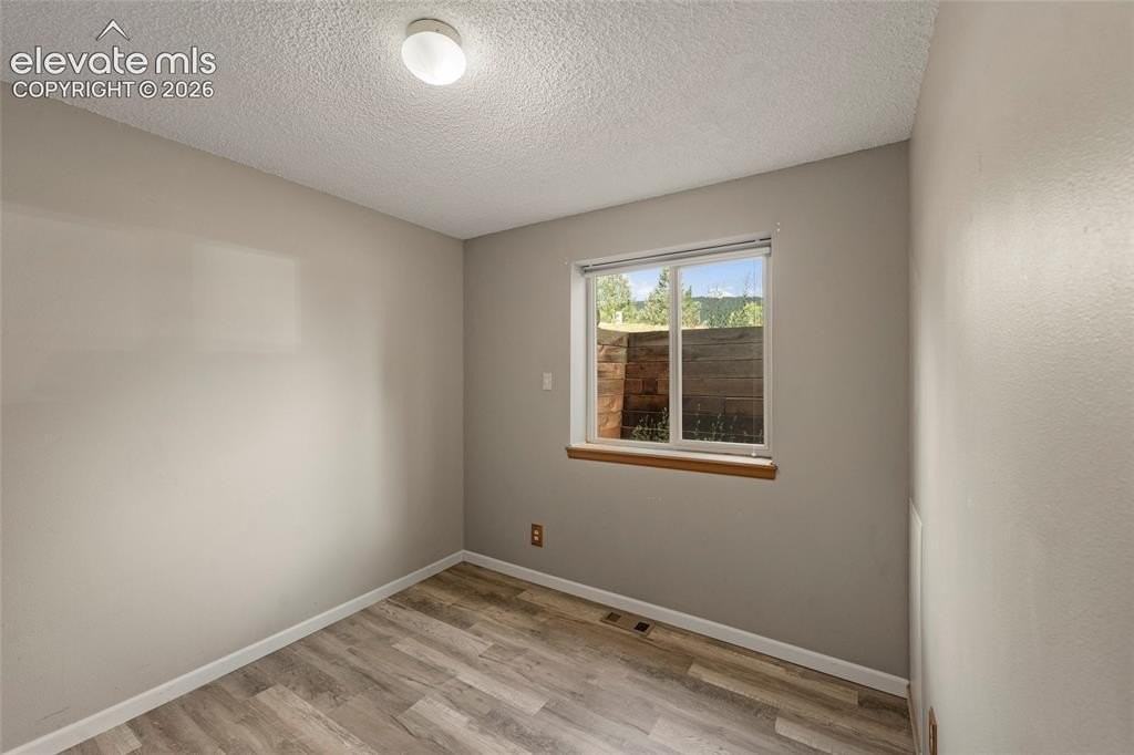 291 E Lake Ave - Photo 7 of 14