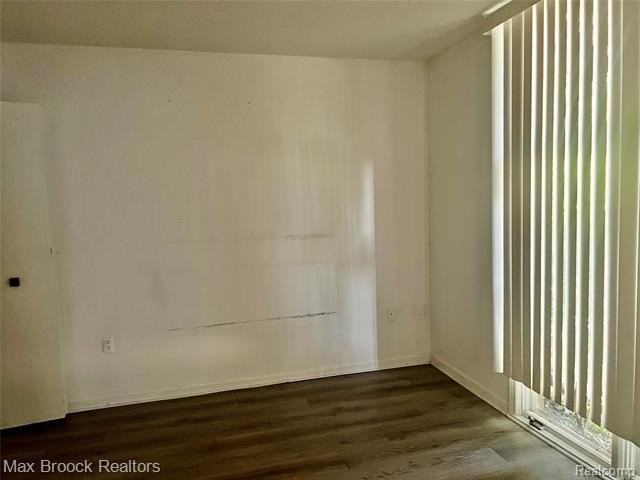 6330 Odessa Dr - Photo 5 of 17