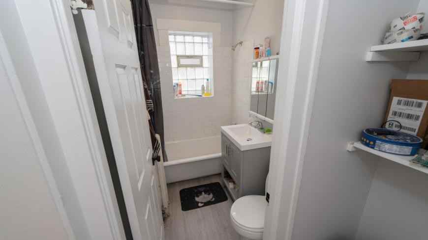 1222 W Victoria St - Photo 7 of 9