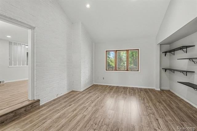 2360 Pineview - Photo 5 of 14