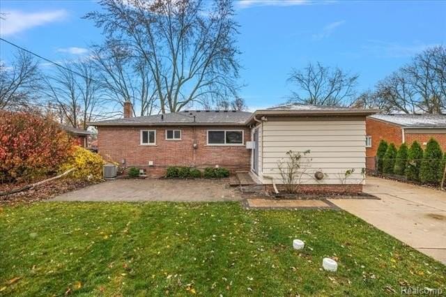 16996 Marguerite St - Photo 5 of 30