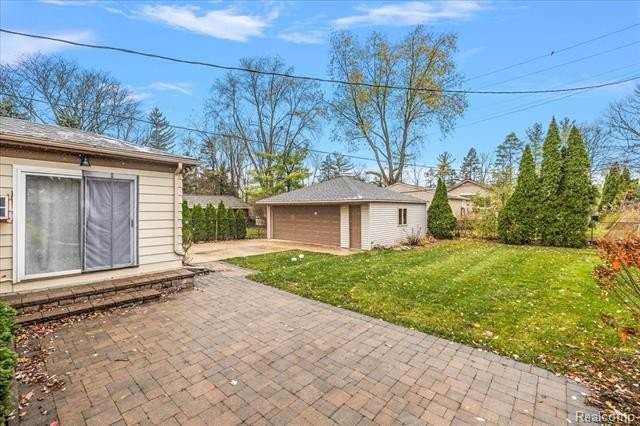 16996 Marguerite St - Photo 6 of 30