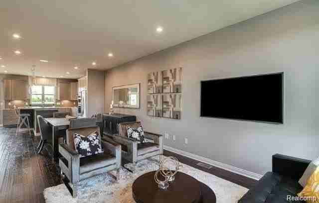 270 S Mill St - Photo 2 of 18