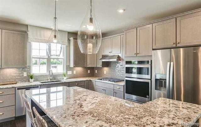 270 S Mill St - Photo 7 of 18