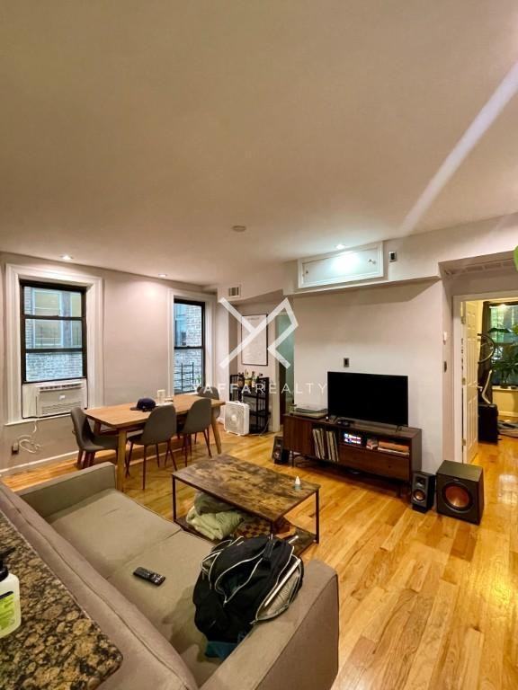 382 Montgomery St - Photo 2 of 8
