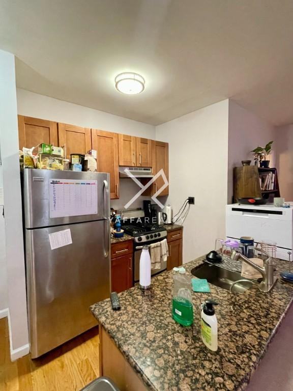 382 Montgomery St - Photo 4 of 8