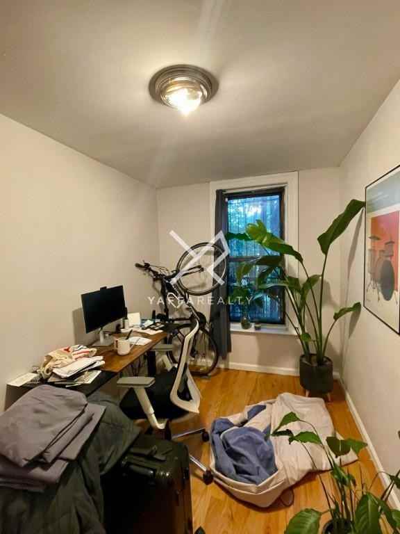 382 Montgomery St - Photo 5 of 8