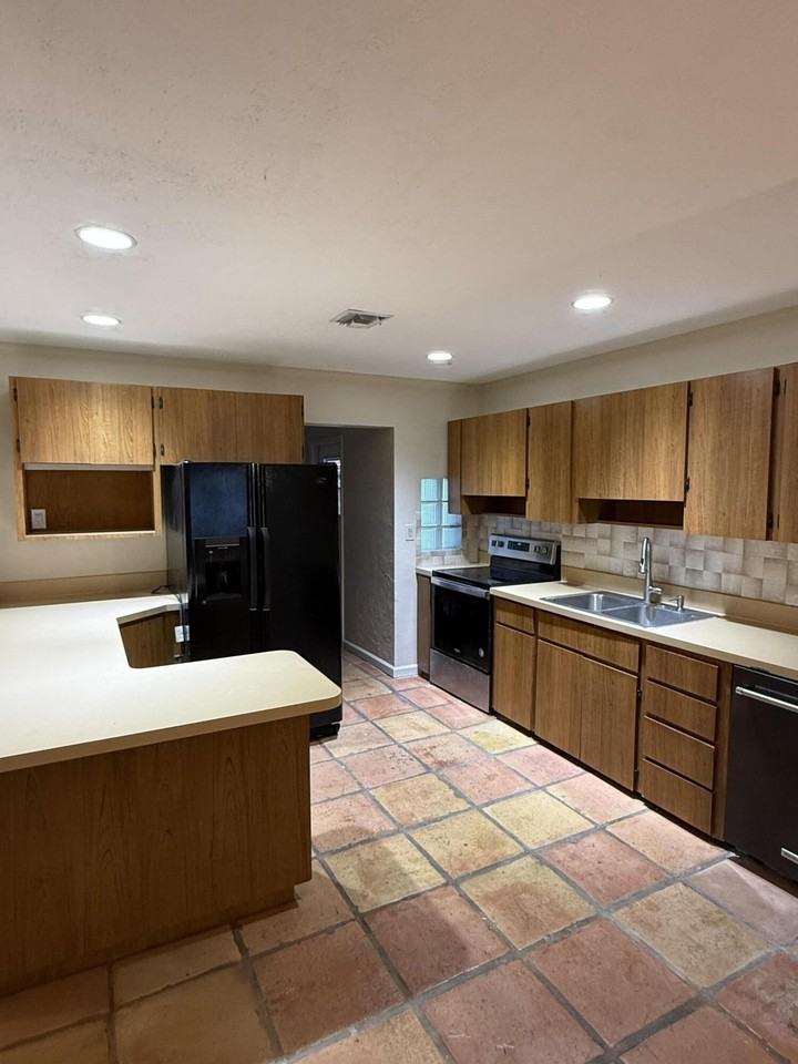 817 Elm Rd - Photo 6 of 15