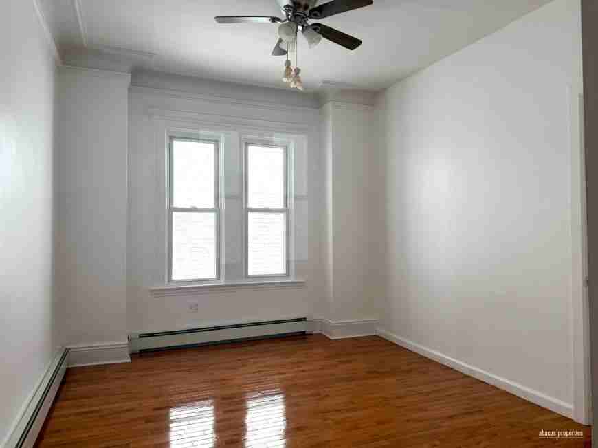 1918 Cortelyou Rd - Photo 6 of 10