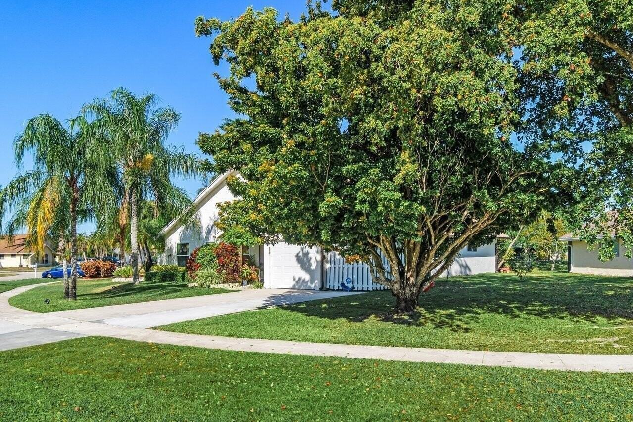 22525 Swordfish Dr - Photo 3 of 41
