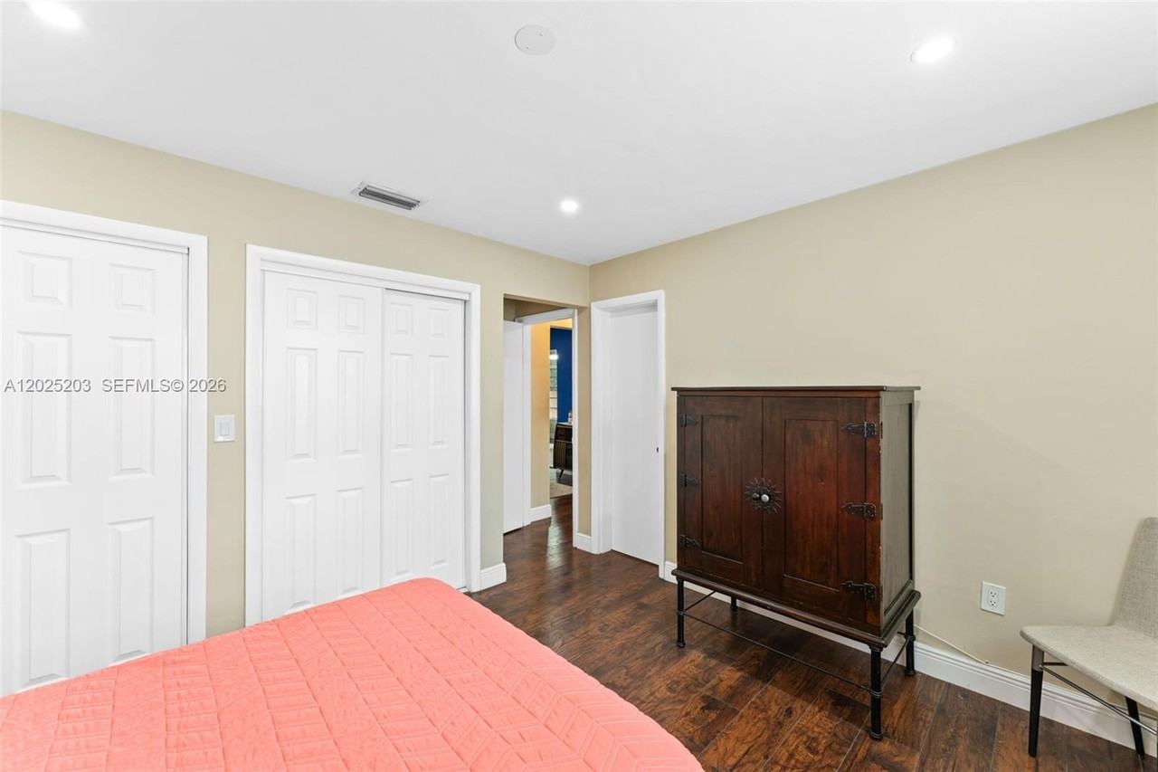 2311 Sw 2nd St - Photo 5 of 8