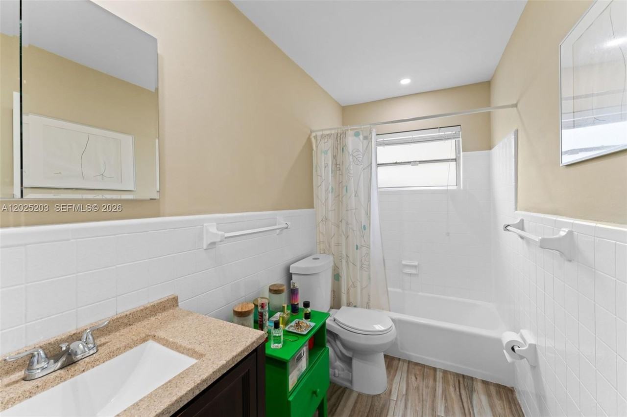 2311 Sw 2nd St - Photo 7 of 8