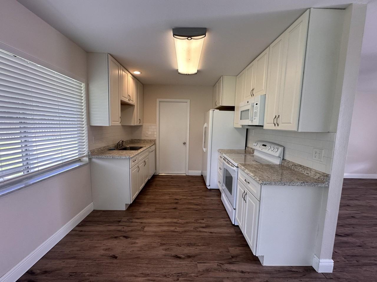 1331 Se Mohave St - Photo 2 of 12