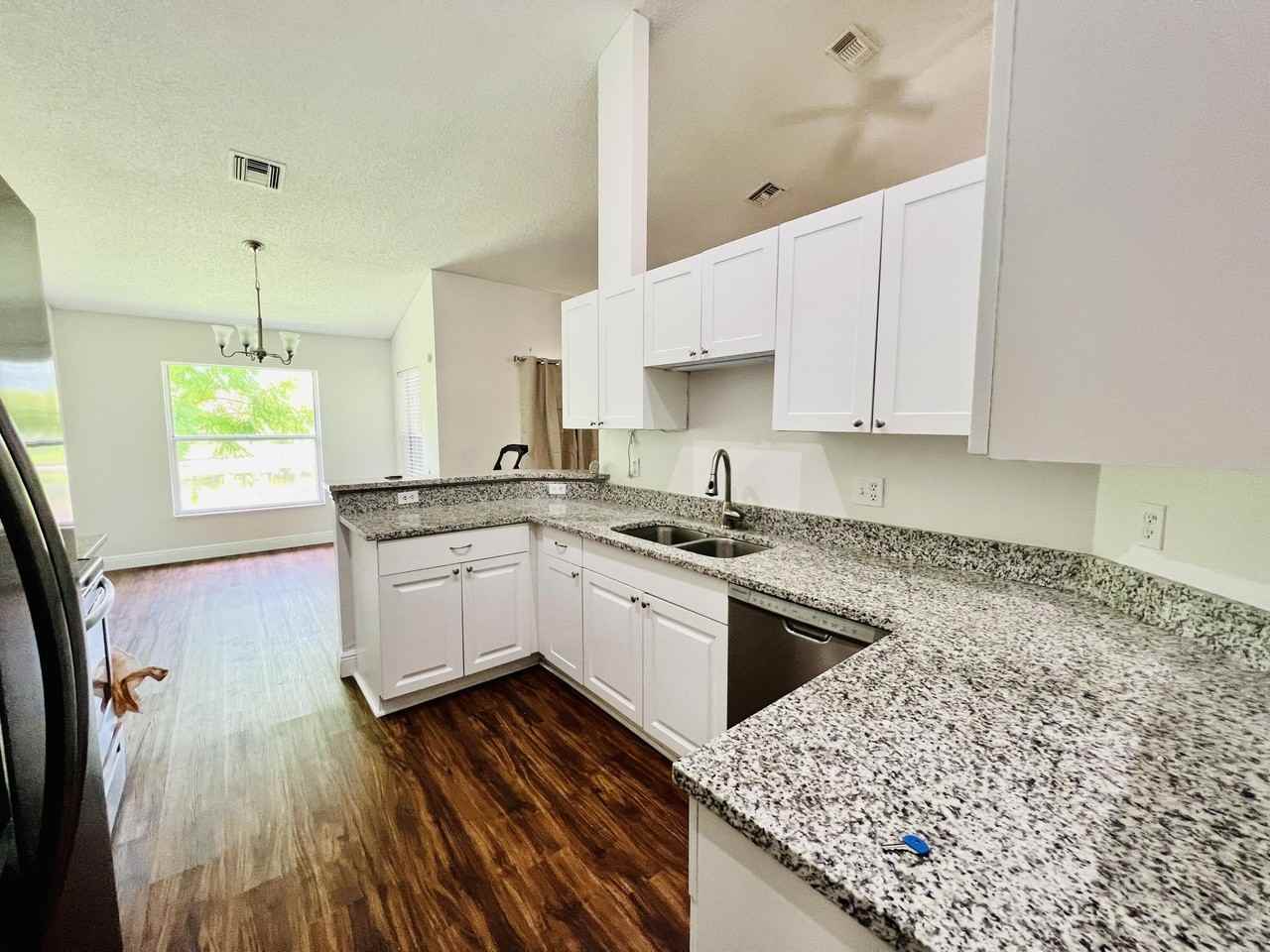 2485 Stonegate Dr - Photo 4 of 19