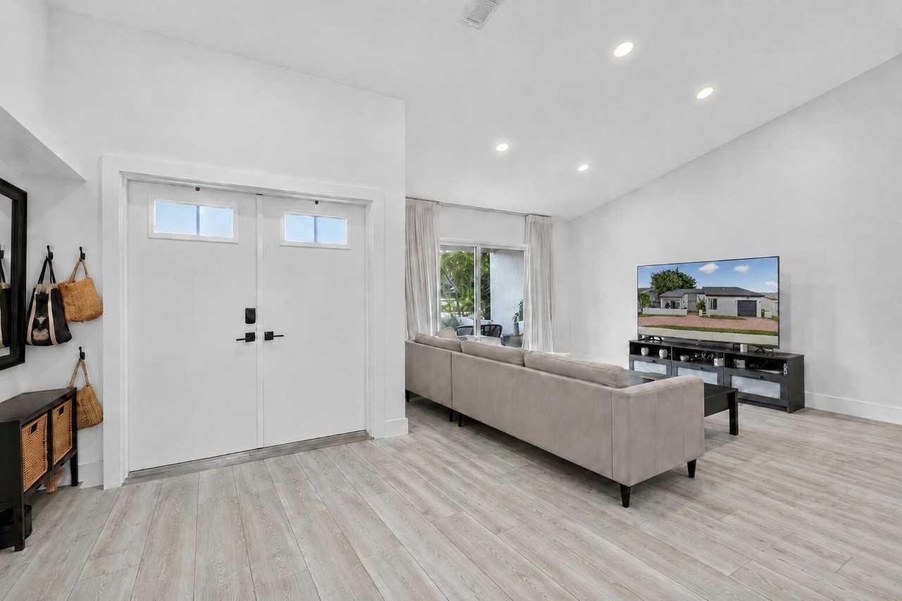 16709 Sw 5th Ct - Photo 3 of 43