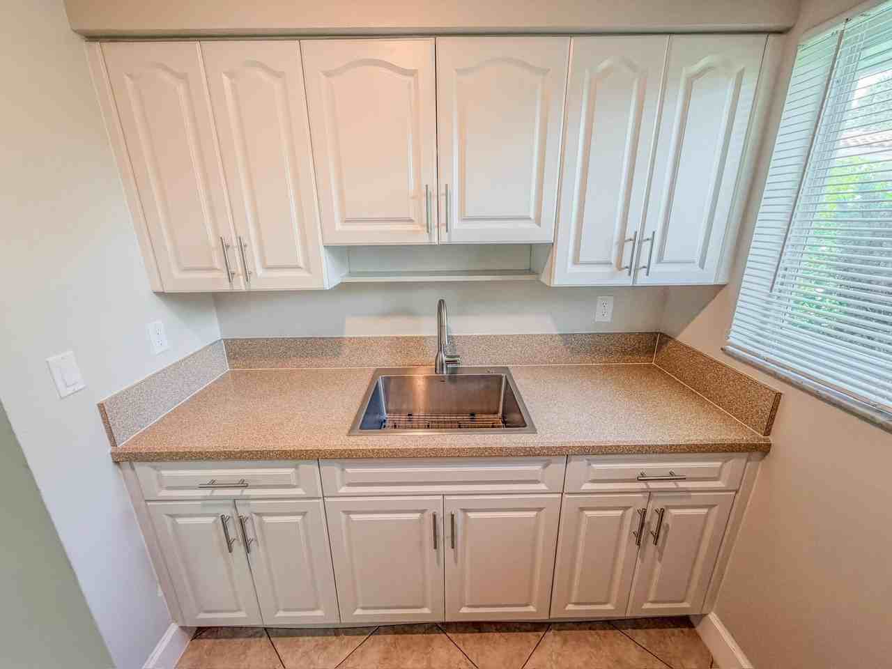 541 Ne 44th St #B - Photo 6 of 16