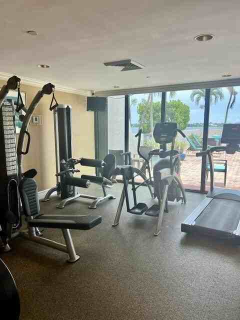 5200 N Flagler Dr #503 - Photo 7 of 30