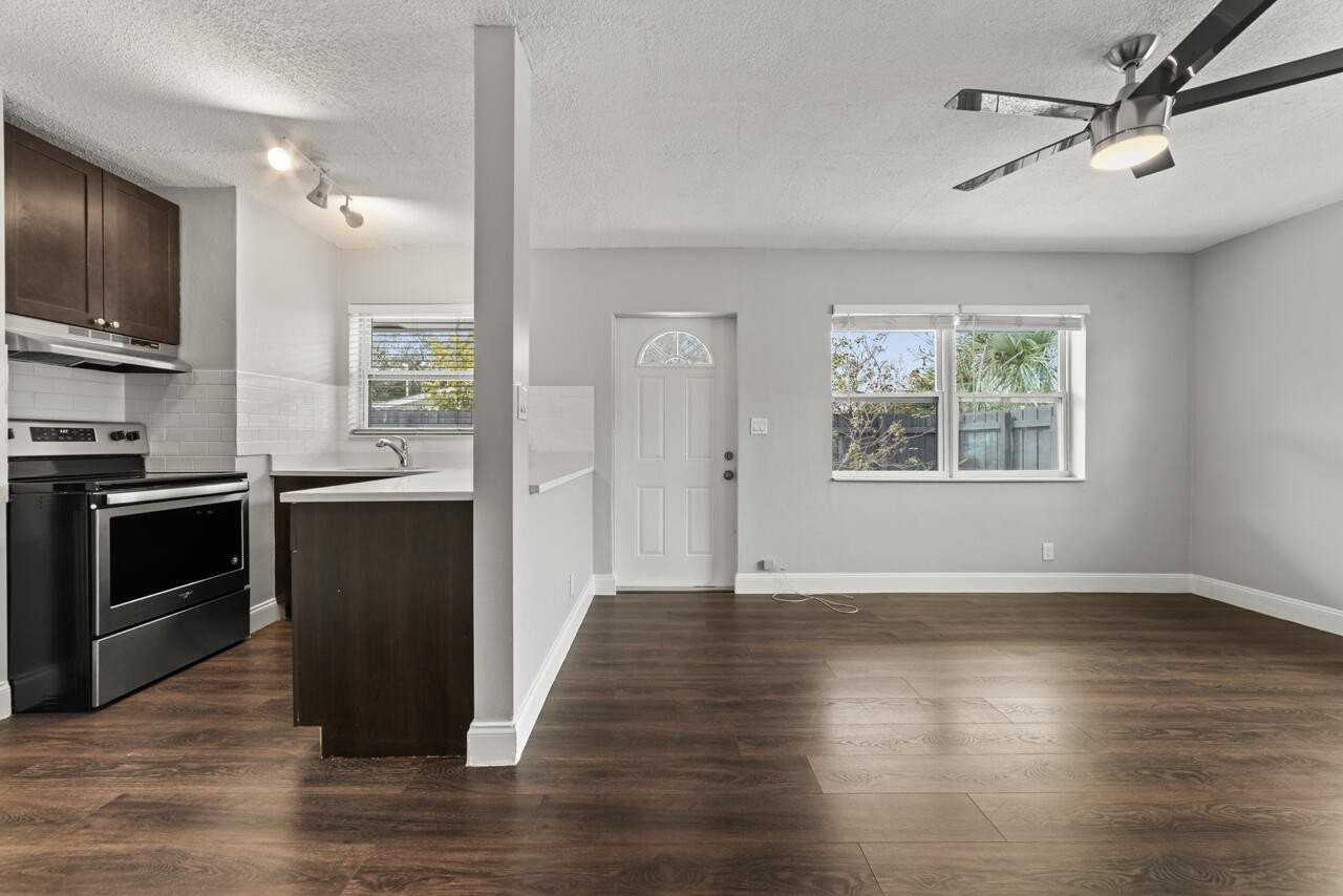 732 Se 15th St #1 - Photo 7 of 50