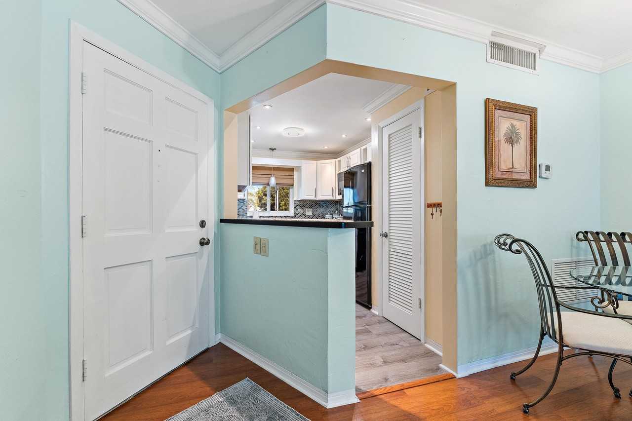 4 Westwood Ave #204 - Photo 4 of 38