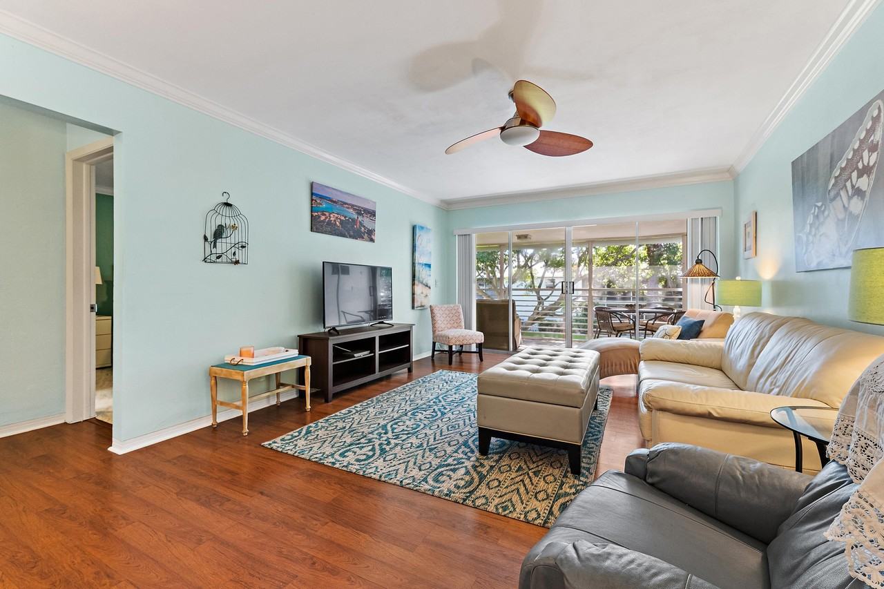 4 Westwood Ave #204 - Photo 7 of 38