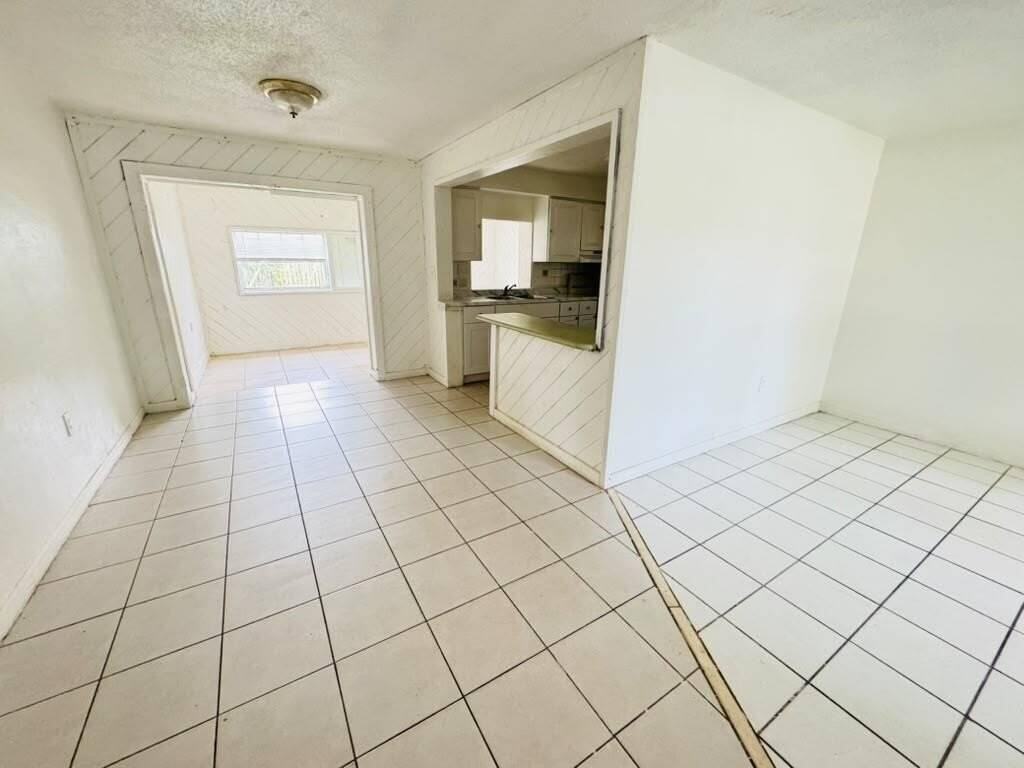 6400 Nw 30th St - Photo 4 of 11