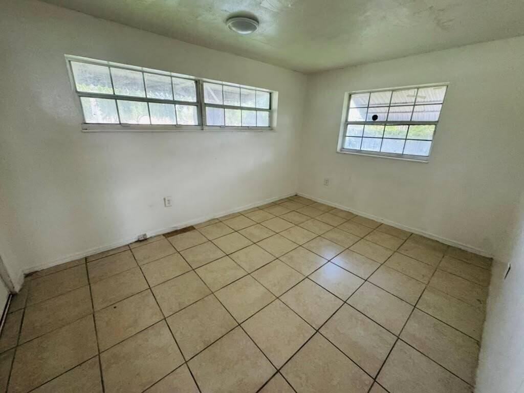 6400 Nw 30th St - Photo 6 of 11