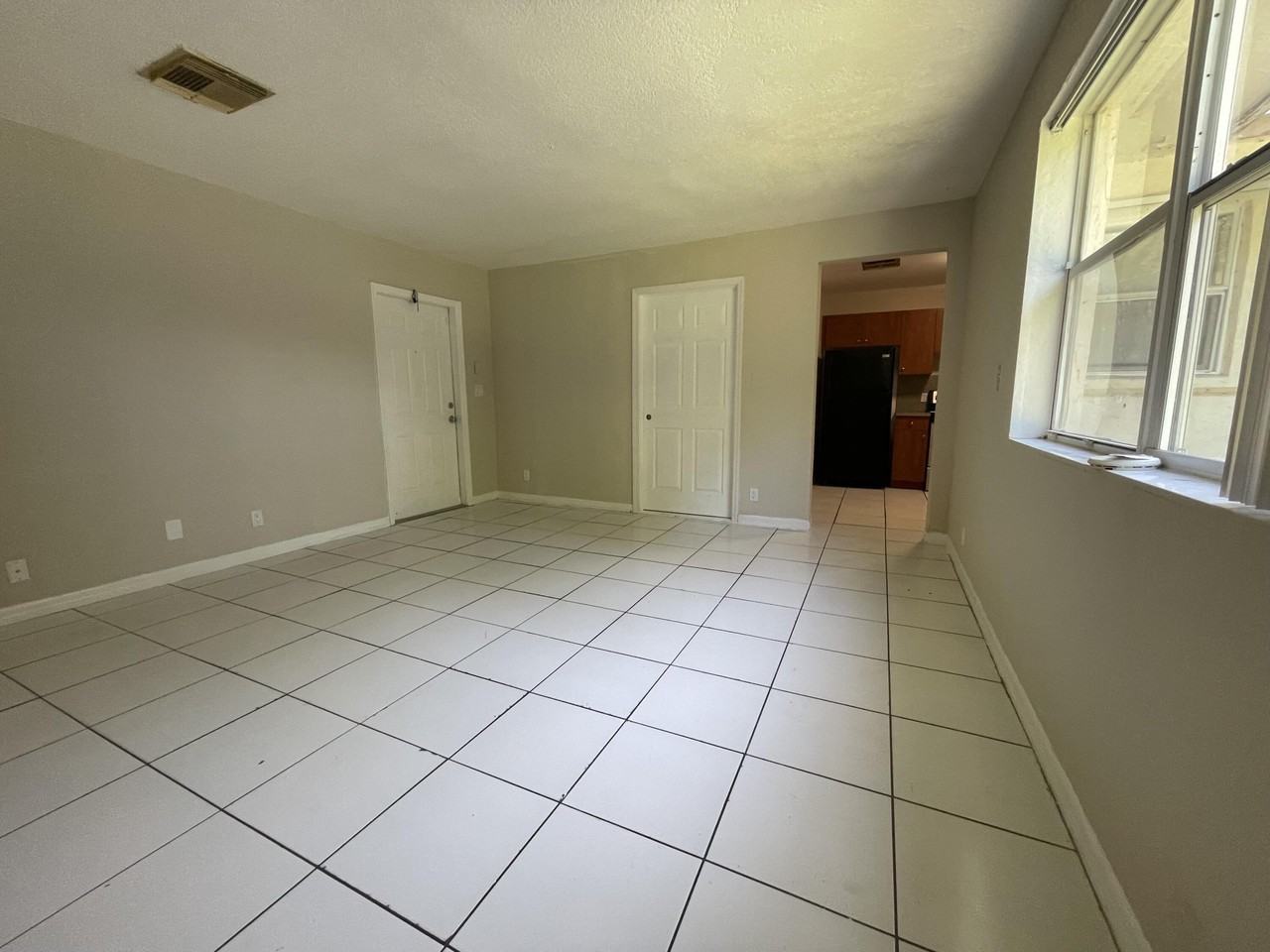 216 Nw 12th St #1 - Photo 4 of 18