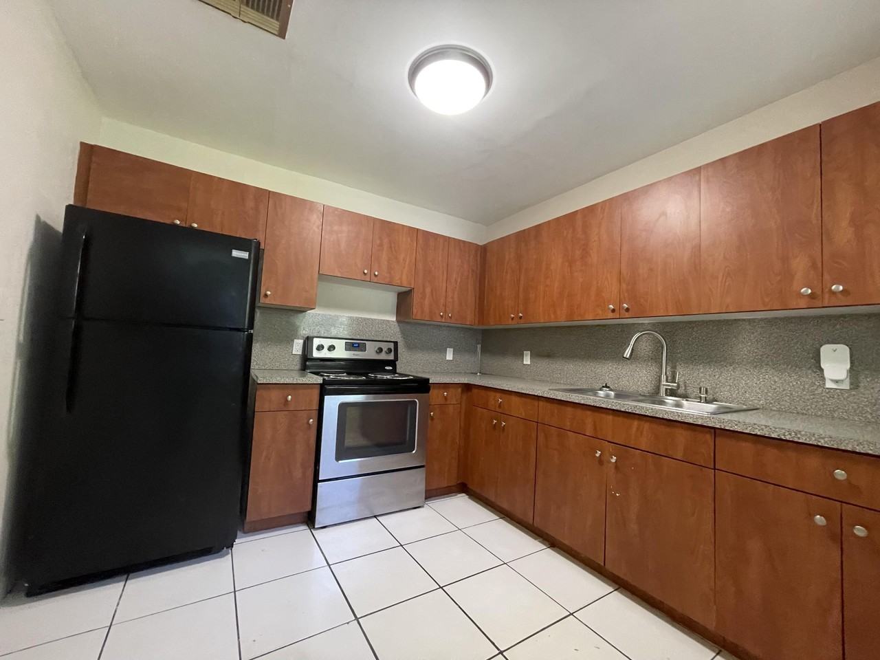 216 Nw 12th St #1 - Photo 7 of 18