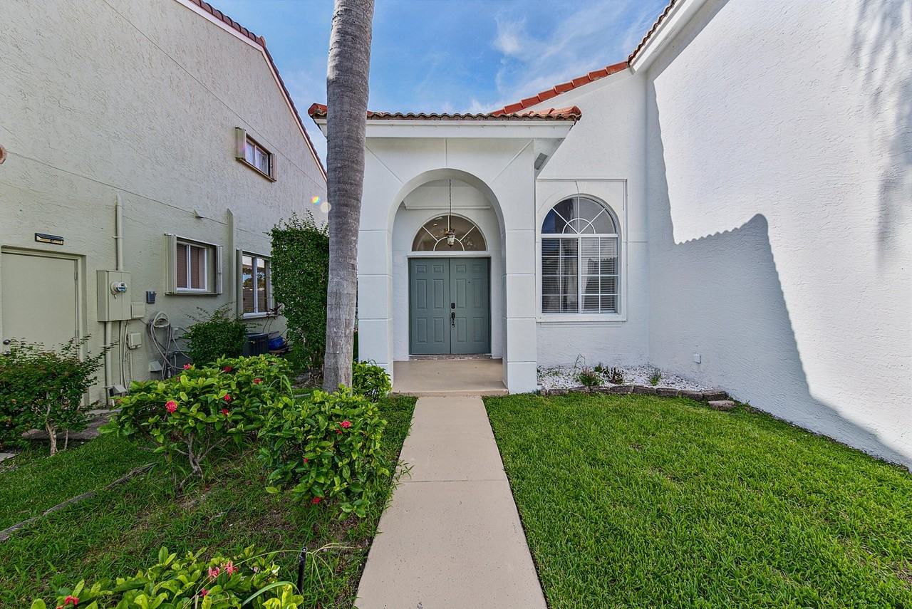 4583 Nw 7th Pl - Photo 3 of 50