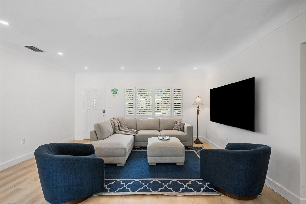 611 N Palmway - Photo 4 of 25
