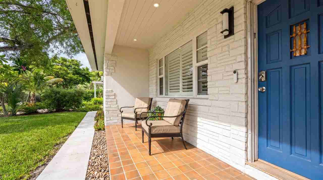 611 N Palmway - Photo 5 of 25