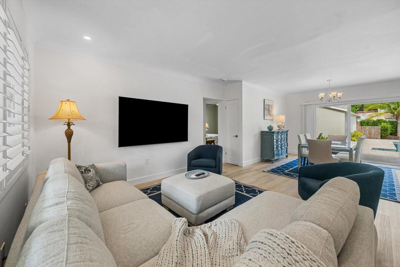 611 N Palmway - Photo 7 of 25