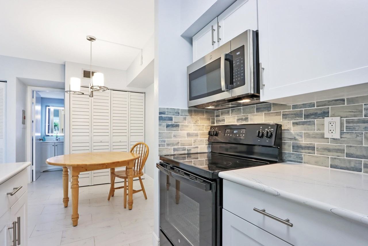 6313 Chasewood Dr #B - Photo 2 of 24