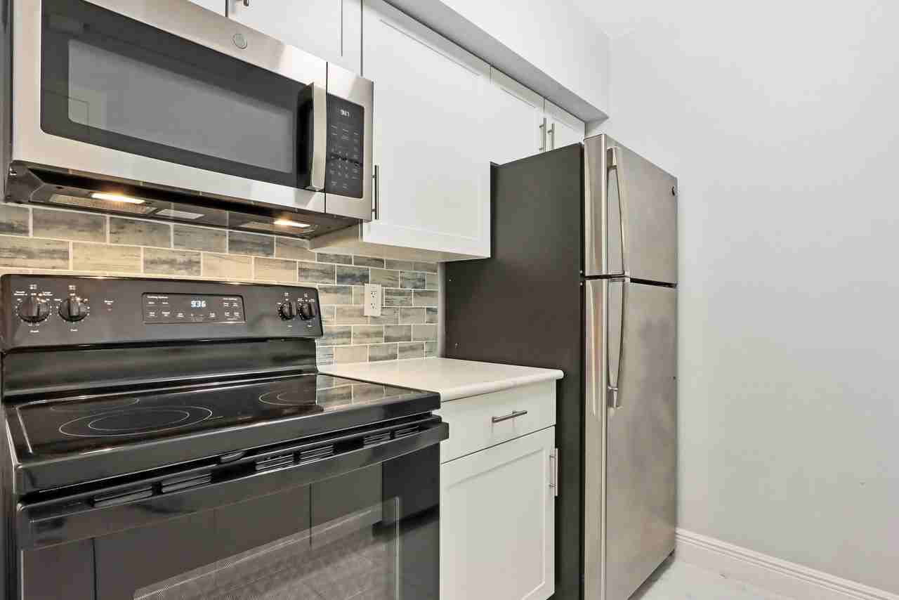 6313 Chasewood Dr #B - Photo 3 of 24