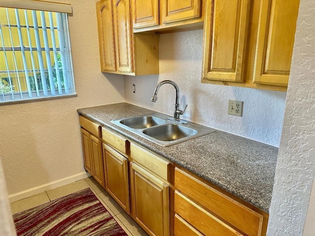 240 Croton Ave #110 - Photo 4 of 8