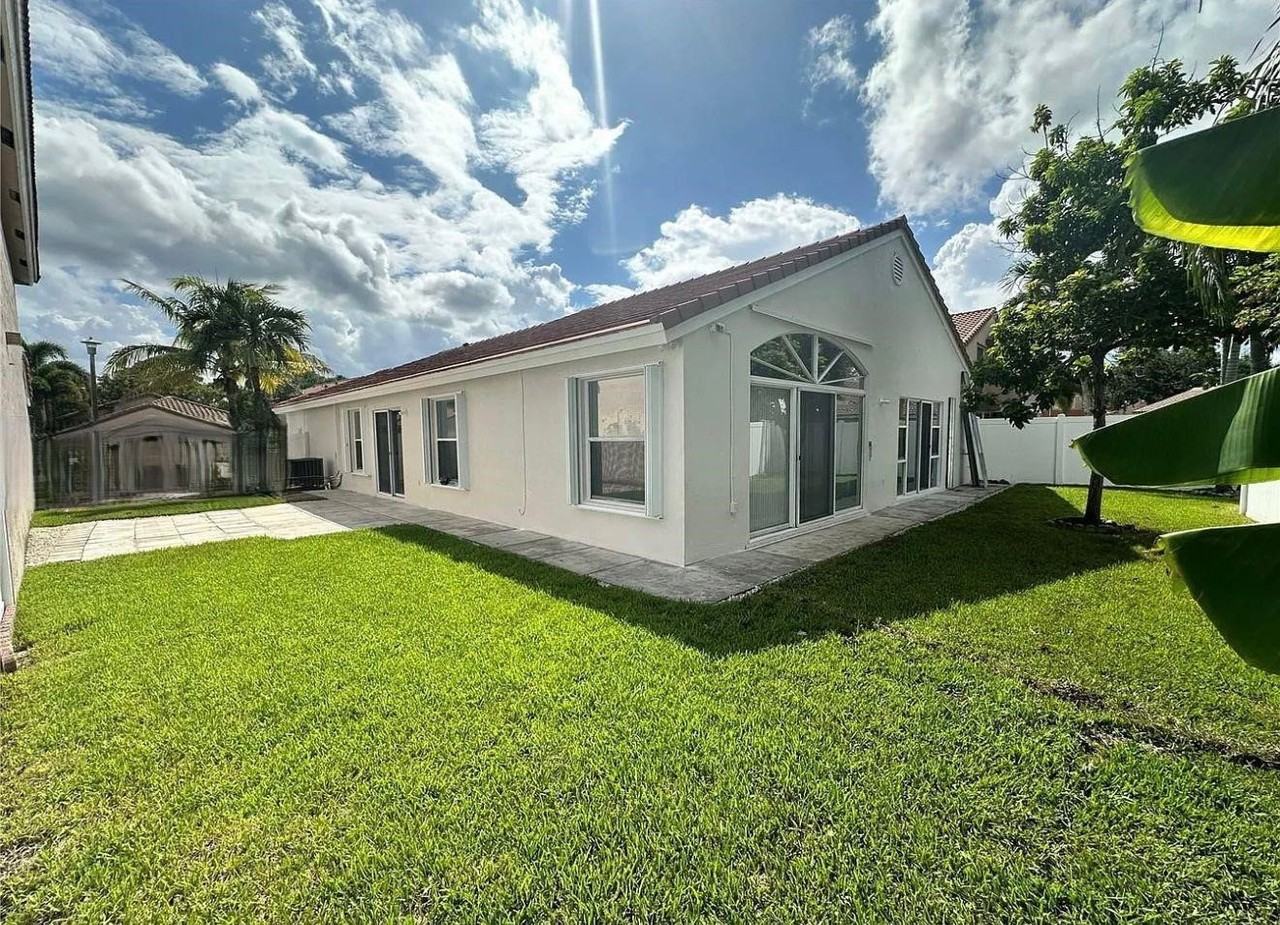 18171 Nw 18th St - Photo 2 of 5