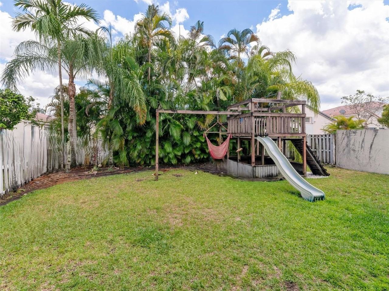 15760 Nw 16th Ct - Photo 2 of 8