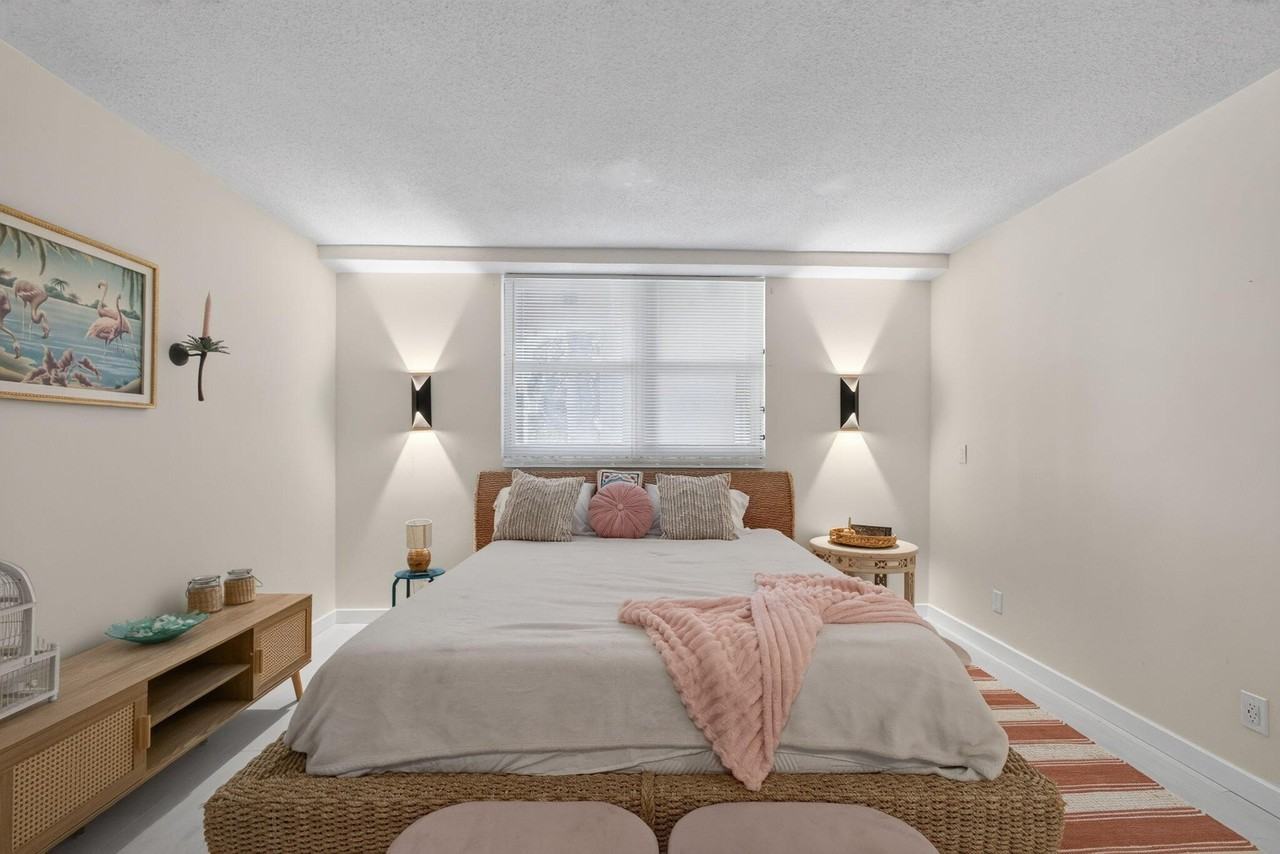 100 Paradise Harbour Blvd #307 - Photo 4 of 38