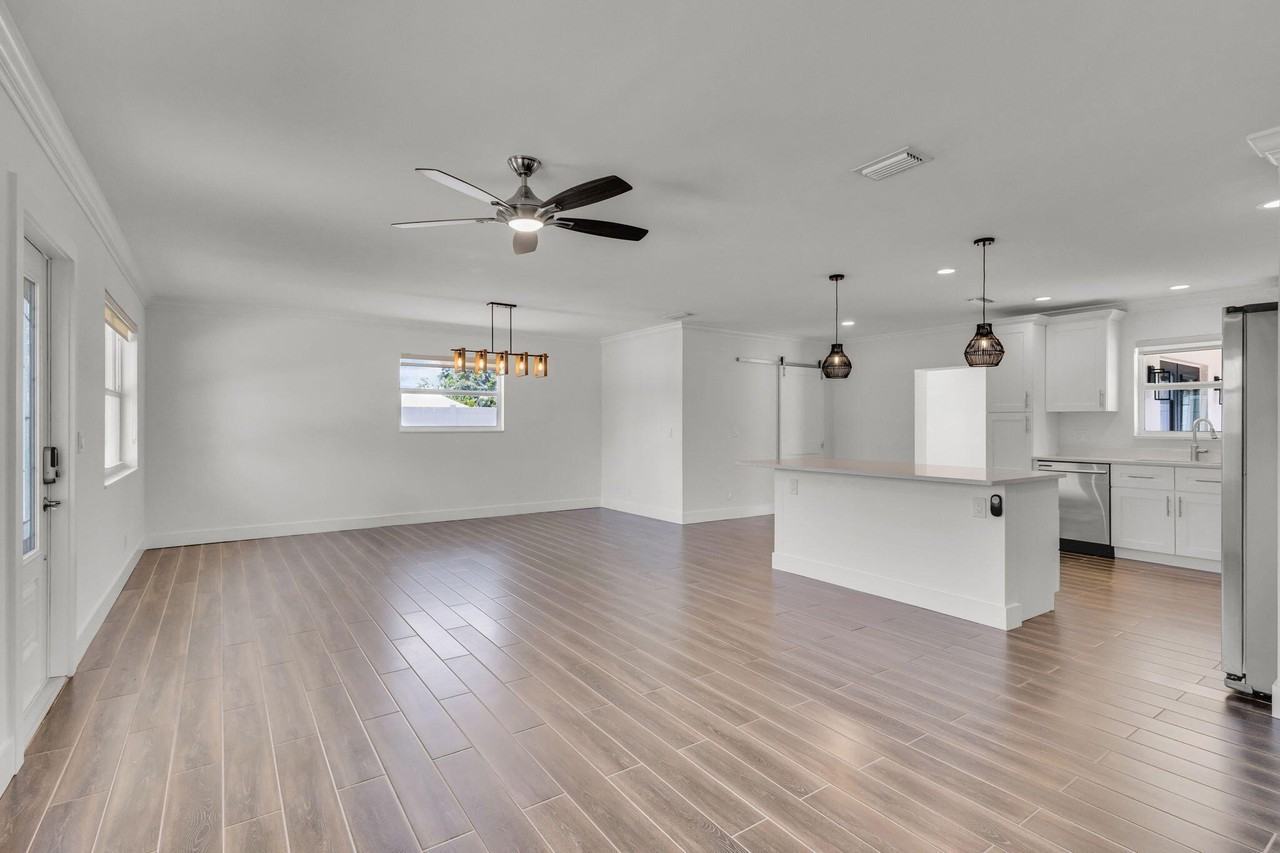 204 W Whitney Dr - Photo 5 of 47