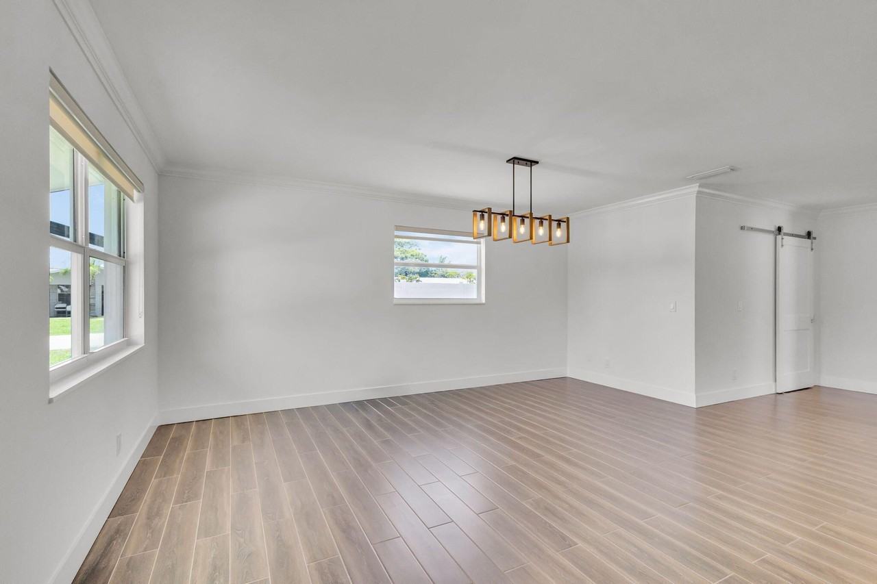 204 W Whitney Dr - Photo 6 of 47
