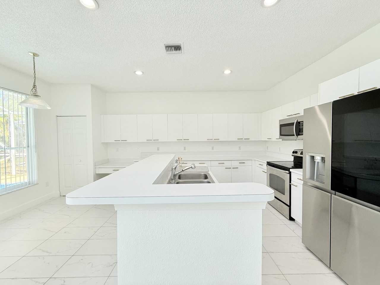 10875 Old Bridgeport Ln - Photo 3 of 39