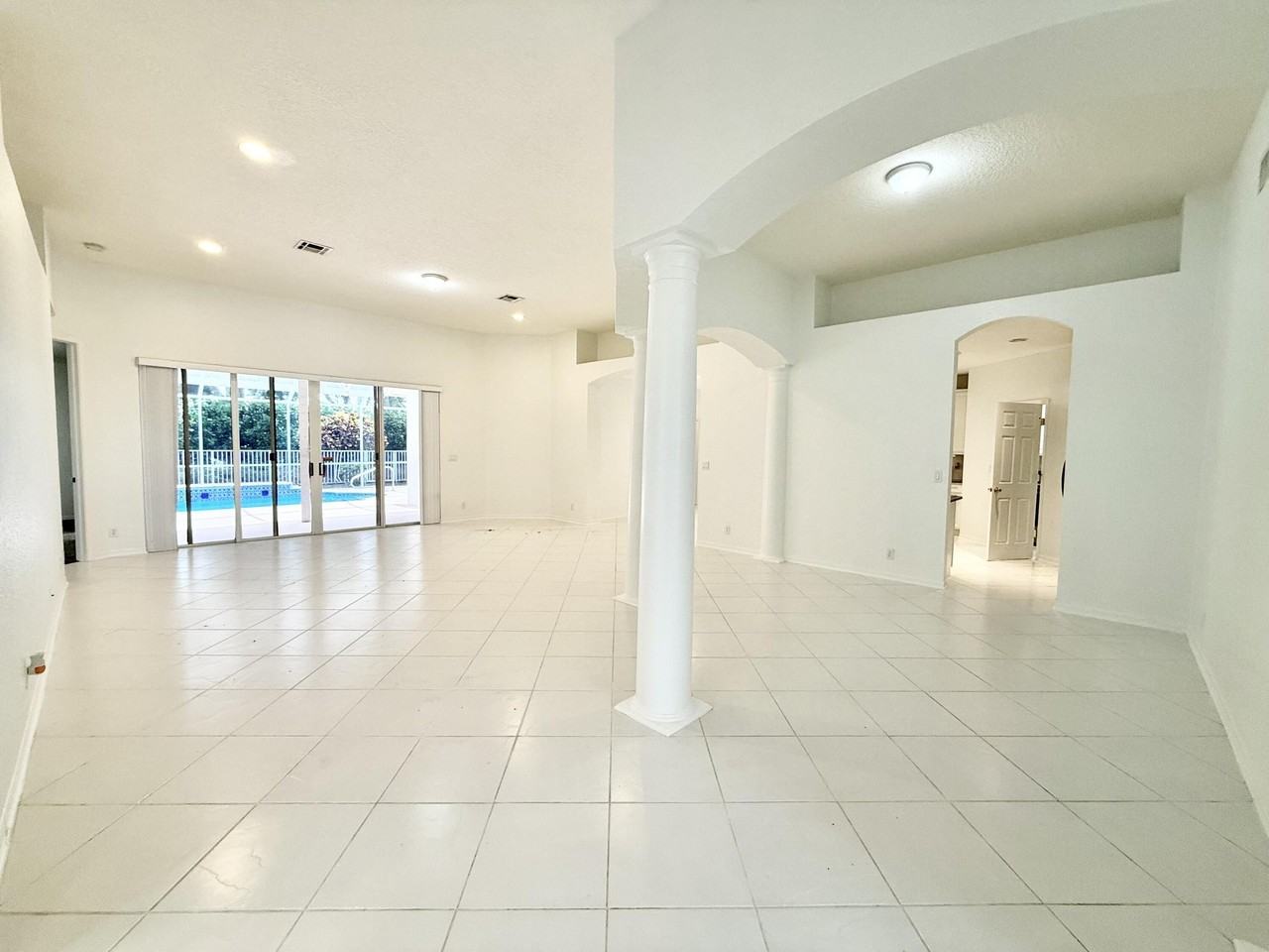 12310 Riverfalls Ct - Photo 4 of 30