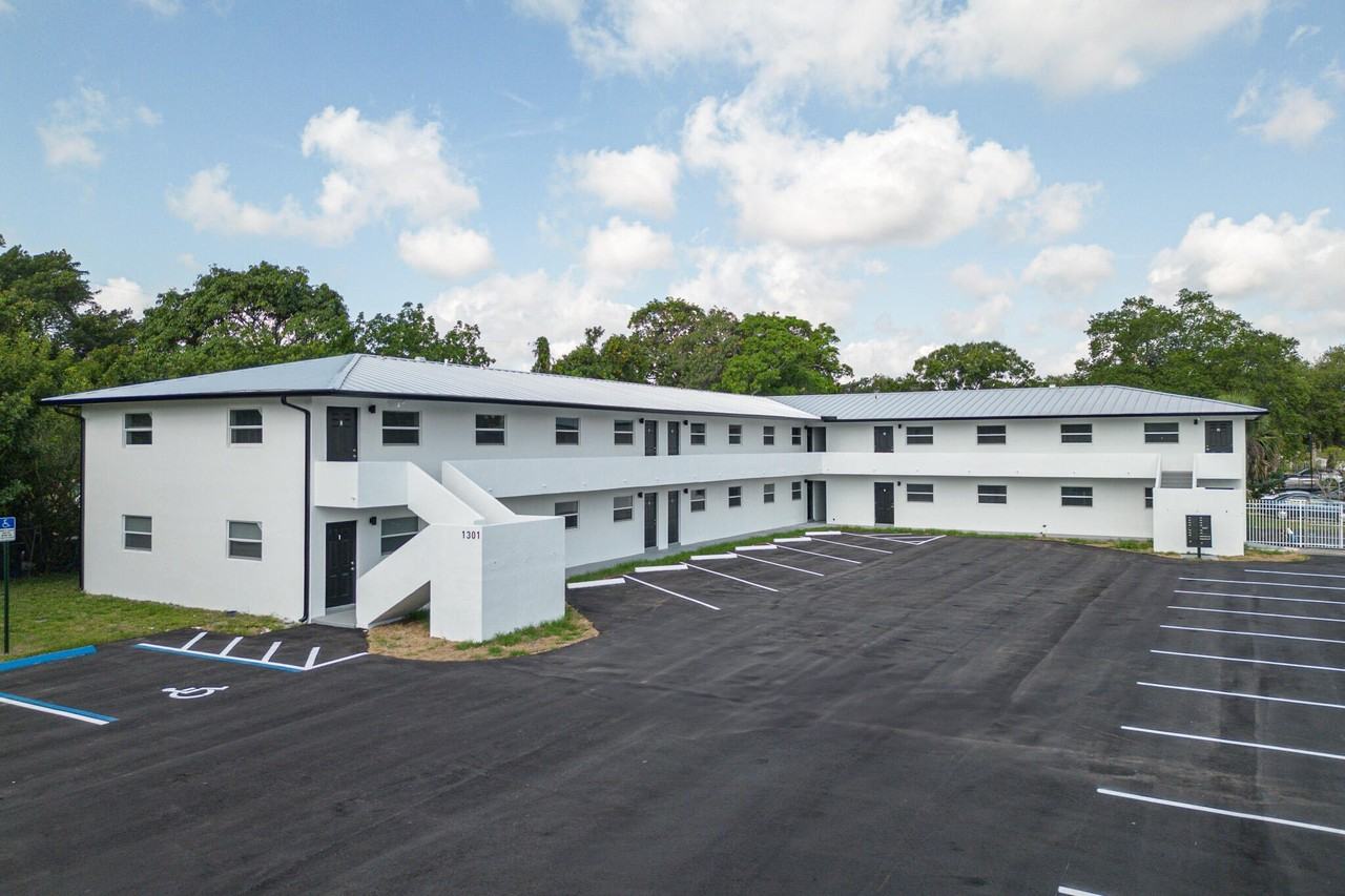 1301 Emerald Ter #3