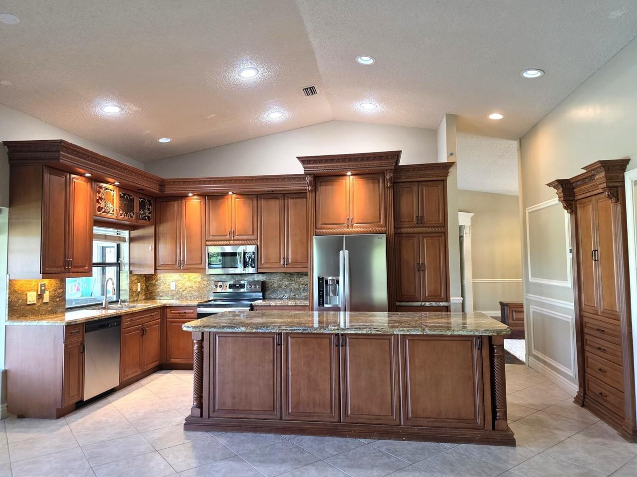11630 Island Lakes Ln - Photo 6 of 34