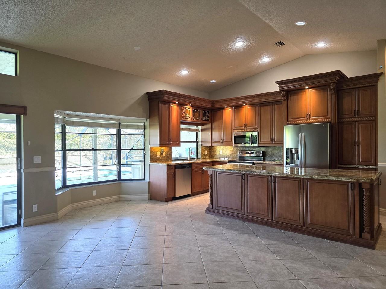 11630 Island Lakes Ln - Photo 7 of 34
