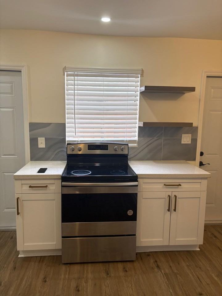 2889 Sw 19th Pl #B - Photo 2 of 11