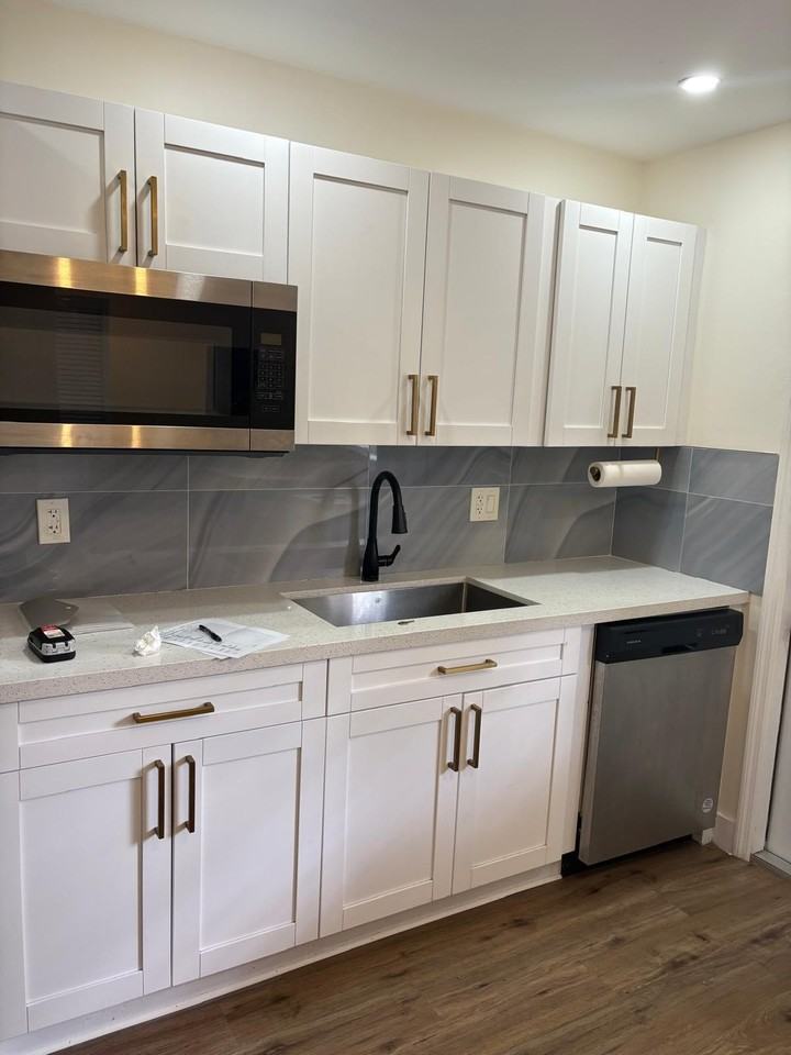 2889 Sw 19th Pl #B - Photo 3 of 11