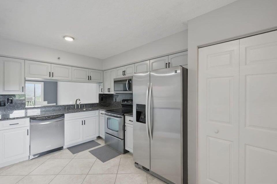 2206 S Cypress Bend Dr #401 - Photo 2 of 14