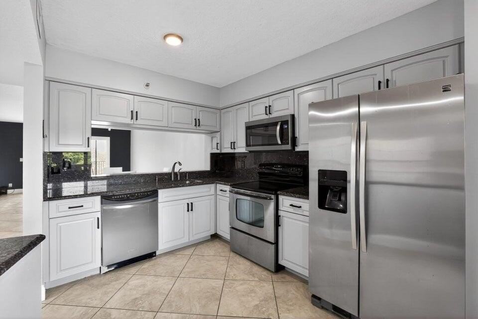 2206 S Cypress Bend Dr #401 - Photo 3 of 14
